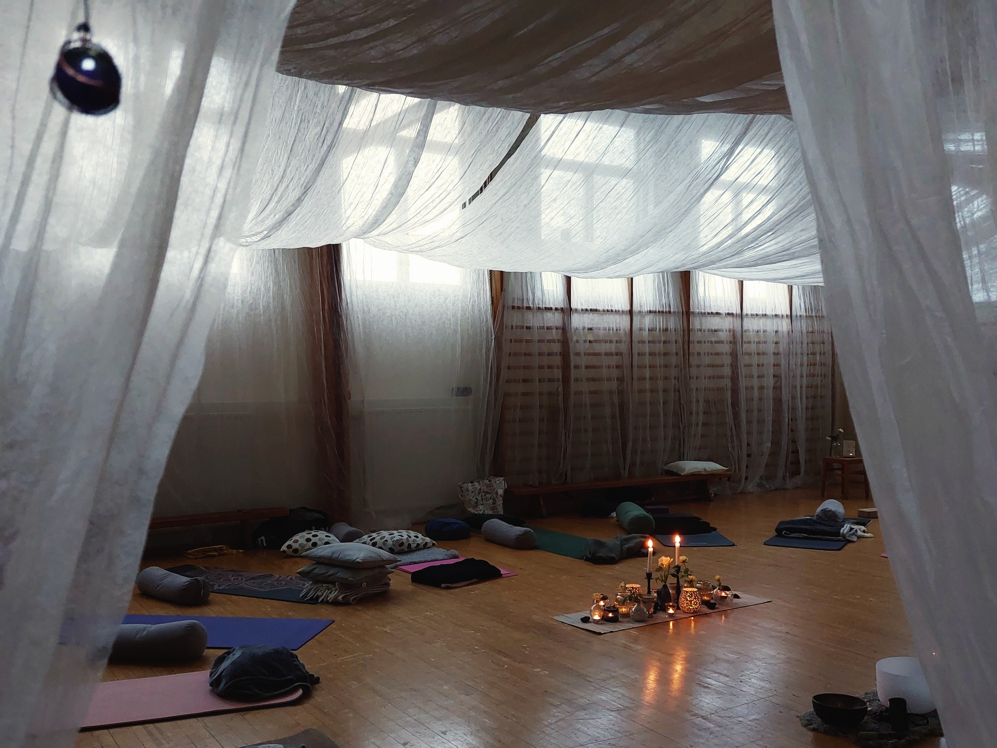 Yogaretreathelg i Kalvs skolhus